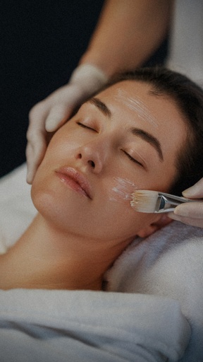 العناية بالبشرة