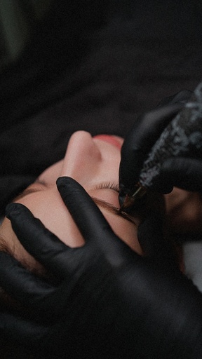 العناية بالحواجب